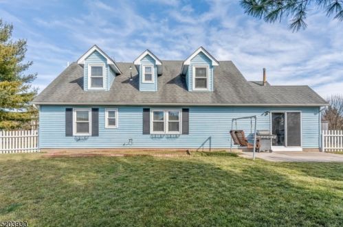 6 Devonshire Ct, Flemington NJ  08822-1813 exterior