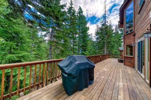 13834 Davos Dr, Truckee CA 96161-7106 exterior