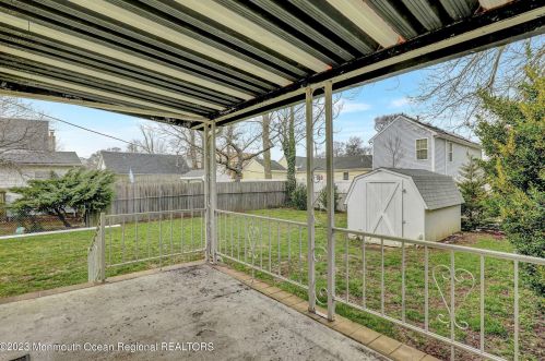 127 Cedar Ave, Middletown NJ  07748-5503 exterior