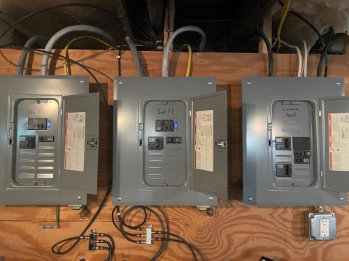 24 Whitney St, Saugus MA 01906-4327 exterior