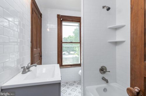 10 Bowen Ave, Pilesgrove NJ  08098-1404 exterior