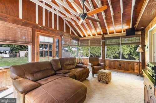 117 Monticello Dr, Riverton NJ 08077-4377 exterior