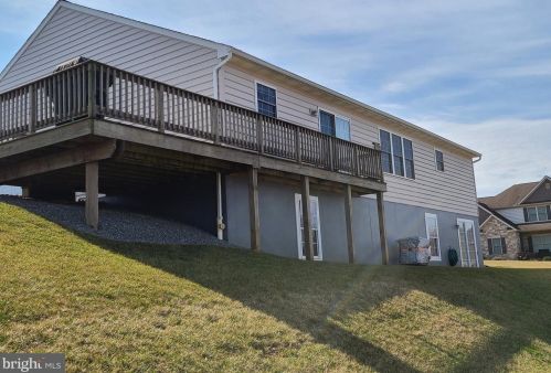 30 Centre Ct, Red Lion PA  17356-8949 exterior