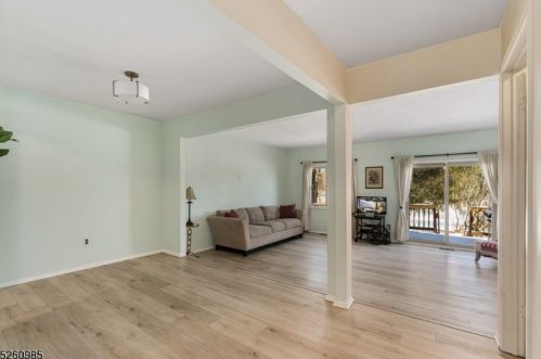 23 Manchester Rd, Flemington NJ  08822-6822 exterior