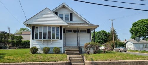 19 Meeting St, Cumberland RI  02864-8322 exterior