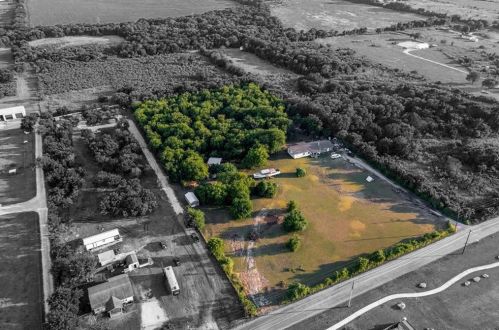 945 Old Black Colony Rd, Creedmoor, TX 78610-3425