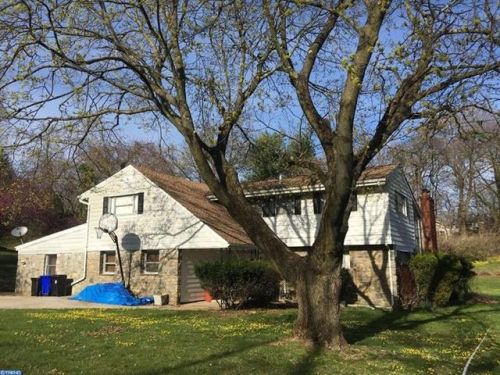 1433 Thornberry Rd, Wyncote, PA 19095-2308
