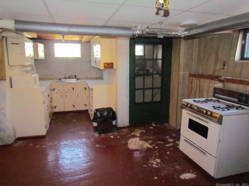 32 Denison Ave, Groton CT  06340-4415 exterior