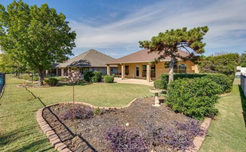 10825 Southerland Dr, Denton TX  76207-8683 exterior