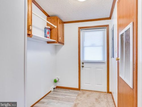 16 Schoppert St, Falling Waters, WV 25419-4664