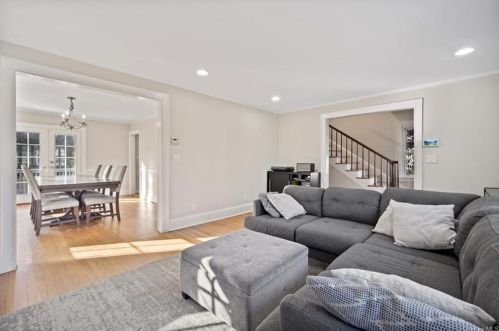 2 Tennyson St, Hartsdale NY  10530-1319 exterior