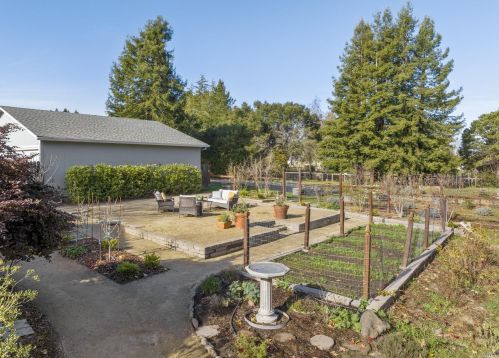 396 Pleasant Hill Rd, Sebastopol CA  95472-4020 exterior