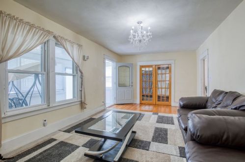 28 Merrimac Ave, Springfield MA  01104-2718 exterior