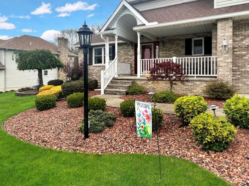 2413 Woodland Hills Dr, New Castle PA  16101-5557 exterior
