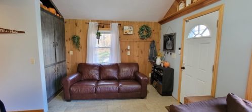 9 Hemlock St, Hillsboro NH  03244-5027 exterior