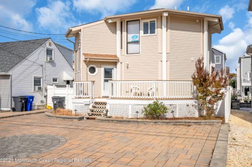 406 Eisenhower Ave, Pelican Island, NJ 08751-1625