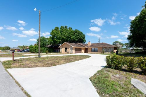 2400 Valencia Ave, Fort Pierce, FL 34946-1262