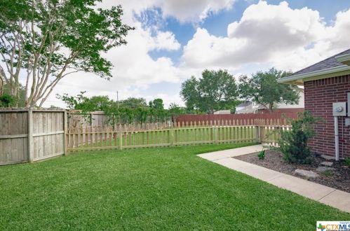 101 Legend Dr, Victoria TX  77904-3854 exterior