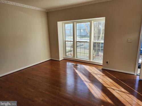 2570 Sylvan Moor Ln, Woodbridge, VA 22191-6326