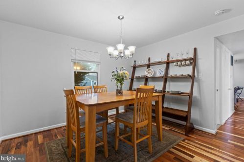 5593 Neddleton Ave, Woodbridge VA  22193-4156 exterior