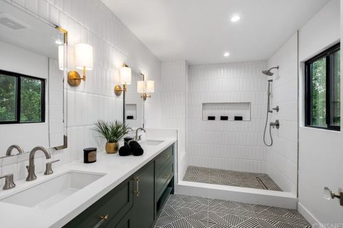 4070 Bakman Ave, North Hollywood CA  91602-3302 exterior