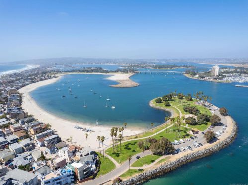 824 Anacapa Ct, San Diego CA  92109-8203 exterior