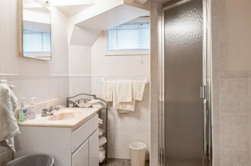 186 Nanny Hagen Rd, Thornwood NY  10594-2106 exterior