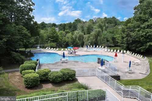 301 Belford Dr, Princeton NJ  08540-9000 exterior