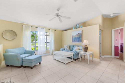 4526 7th Ave, Cape Coral, FL 33904-5595