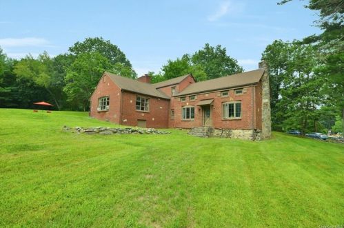 16 Franck Rd, Stony Point, NY 10980-3009