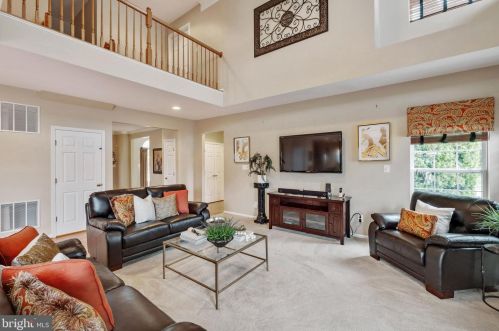 8701 Lords View Loop, Gainesville VA  20155-5806 exterior