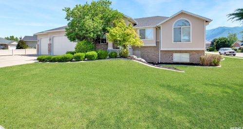 419 Kays Dr, West Kaysville, UT 84037-4111