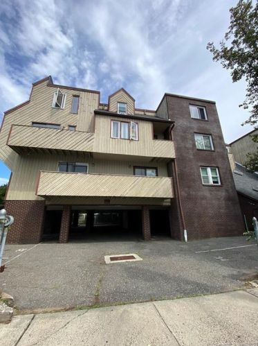 183 Livingston Pl, Bridgeport CT  06610-1744 exterior
