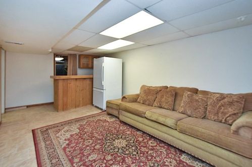 27 Hamilton Ave, Warwick RI  02886-9609 exterior