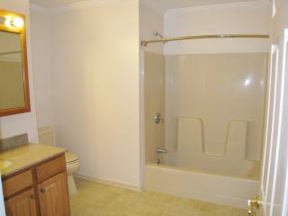 22 Oakbrook Cmns, Clifton Park Center NY  12065-2651 exterior