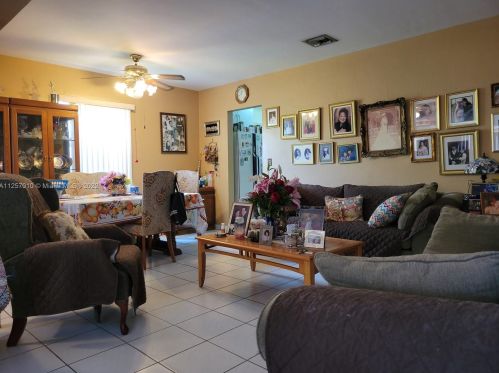 541 1st St, Hialeah, FL 33010-5305