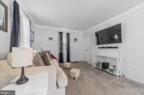 308 Colonial Ave, West Deptford NJ  08096-1010 exterior