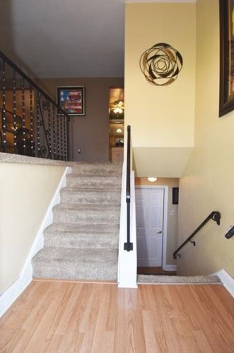 1543 Amelia Ave, Library, PA 15129-9633