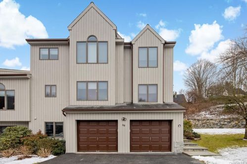25 Fawn Ln, Somers Town, NY 10589-2437