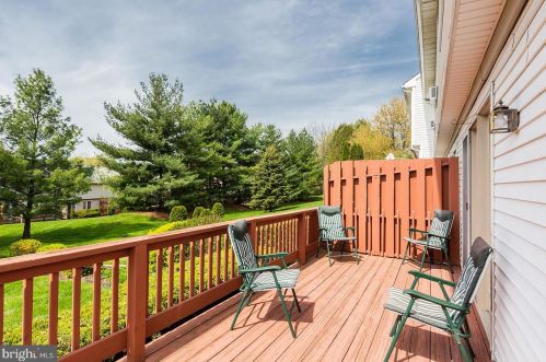 18 Townsend Ct, Lancaster PA  17603-6797 exterior