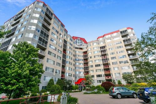 10 Stewart Pl, White Plains NY  10603-3800 exterior