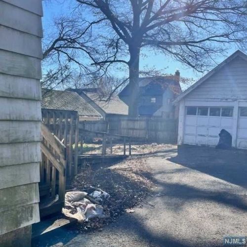 180 Griggs Ave, Teaneck NJ  07666-4132 exterior