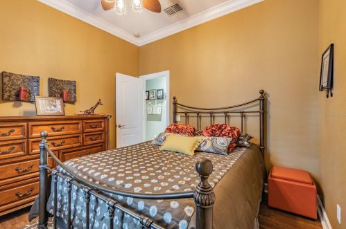 1827 Crooked Oak Ln, Lutz FL  33559-7407 exterior