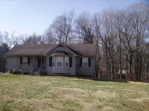 451 Fox Run Ln, Lafayette, TN 37083-3260