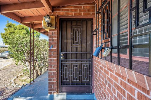 910 Simmons St, Tucson, AZ 85705-2562
