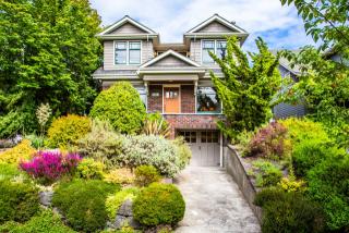 3728 Woodlawn Ave, Seattle, WA 98103-8204
