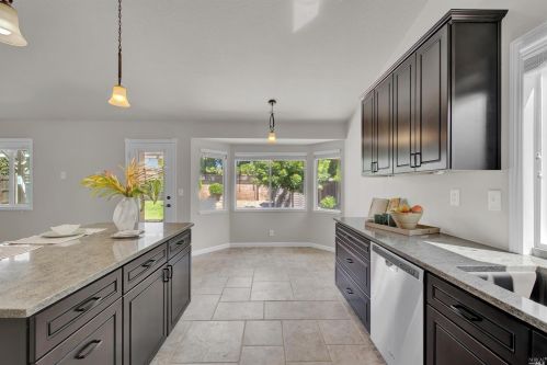 537 Stanford St, Vacaville CA  95687-4609 exterior