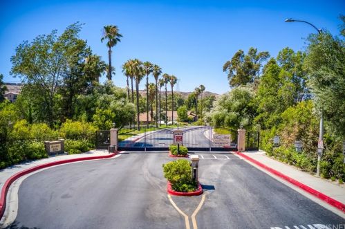 26251 Rainbow Glen Dr, Santa Clarita, CA 91321-1374