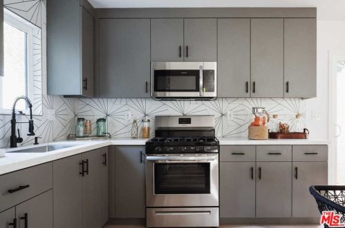 14322 Collins St, Van Nuys CA  91401-4612 exterior