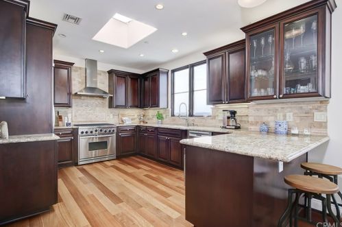 320 33rd Pl, Manhattan Beach CA  90266-3820 exterior